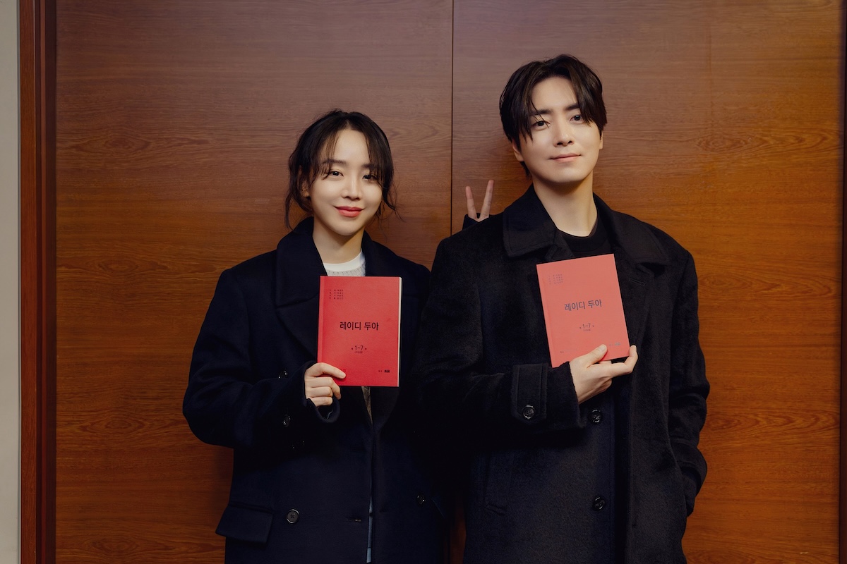 Shin Hae-Sun & Lee Jun-Hyuk poured in Netflix drama “The Art of Sarah”