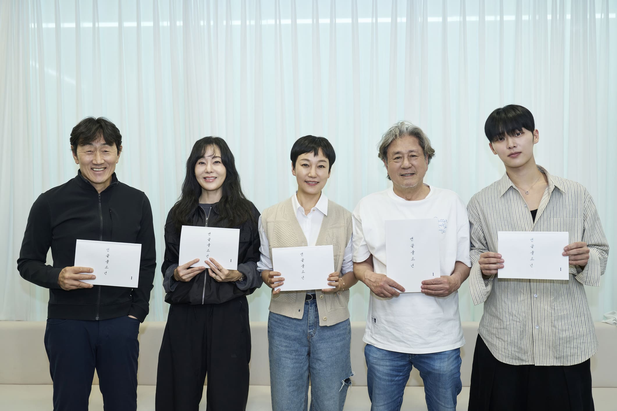 Main Cast announced for Netflix drama “Notes from the Last Row”